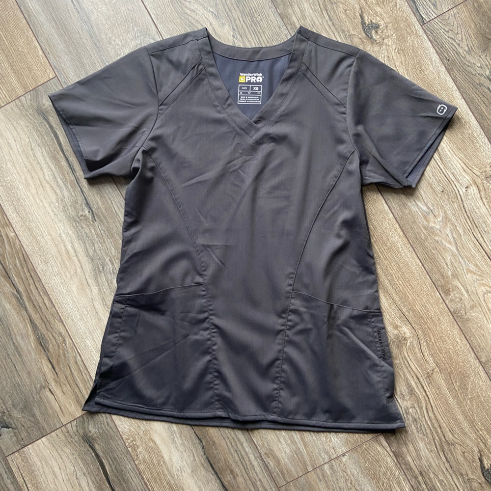 NWOT Wonderwink scrub top size xs